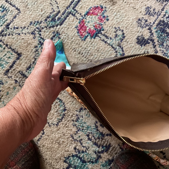 Louis Vuitton Monogram Toiletry Pouch 26 - Picture 5 of 14